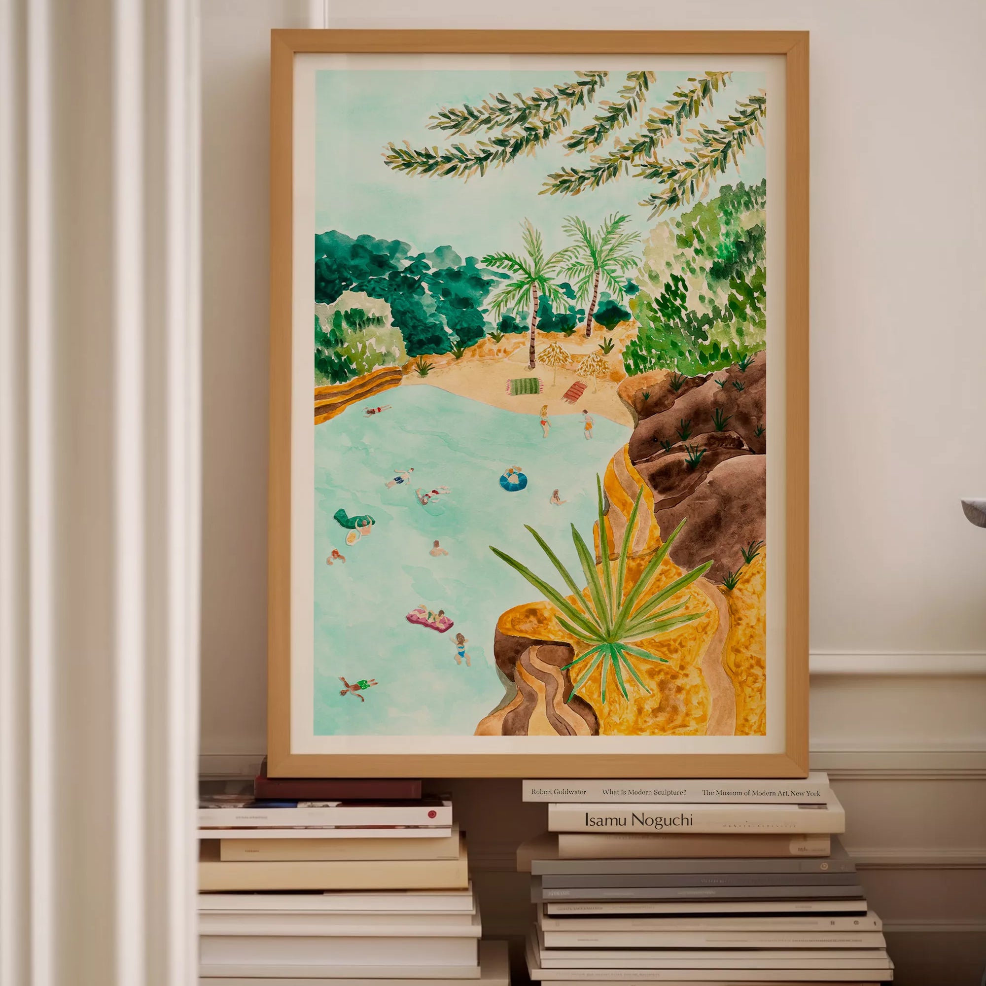 Póster mediterráneo Cala Mallorquina con playa, bañistas y luz cálida