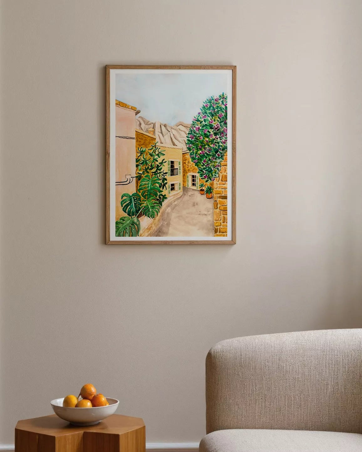 Póster mediterráneo Fornalutx Village en acuarela, escena luminosa de calle, con luces cálidas y atmósfera mediterránea