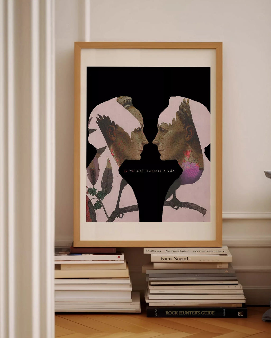 Un poster estilo collage de 2 mujeres que se miren y con el texto en tus ojos reconozco la luchado