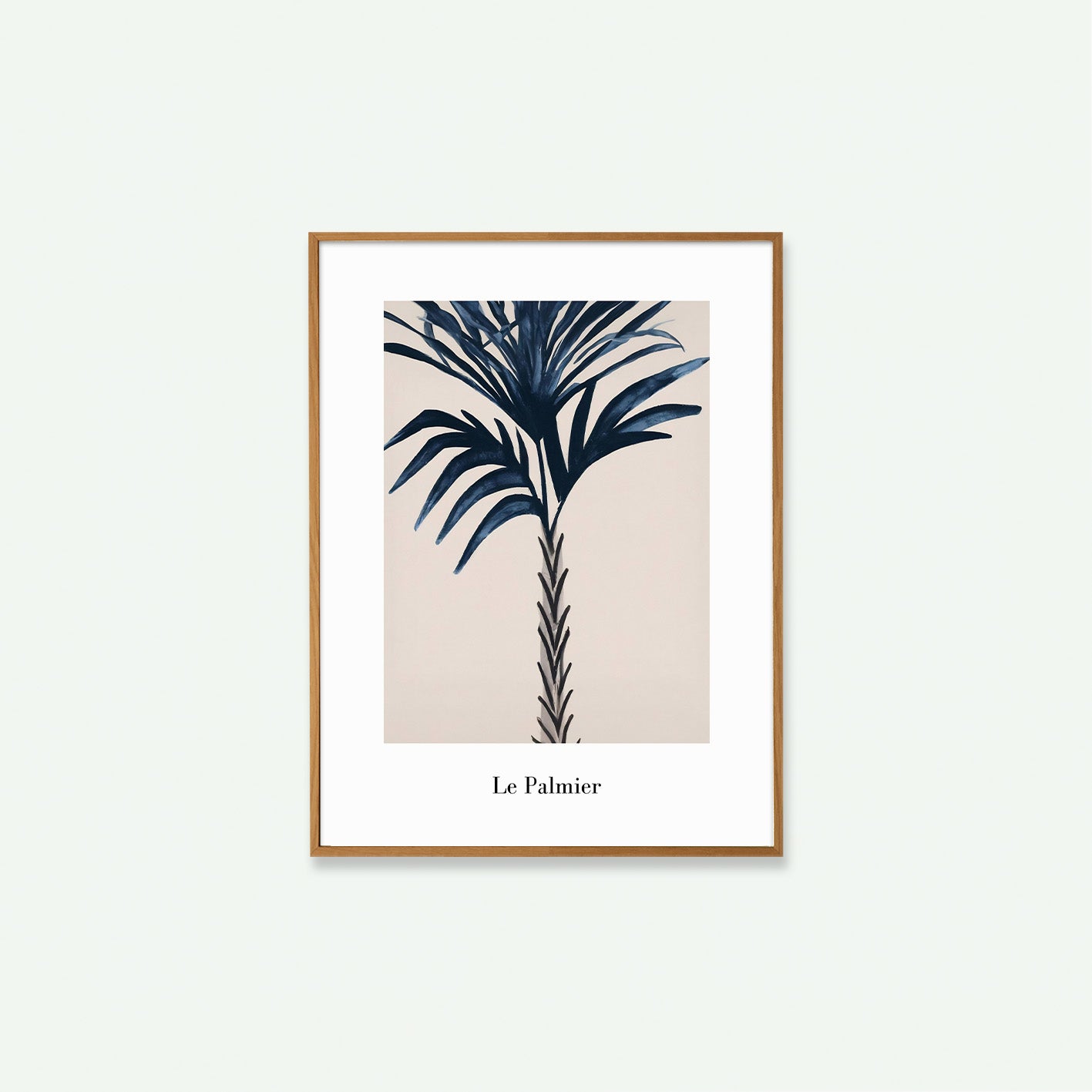 Una palmera con las hojas azules y el fondo beige