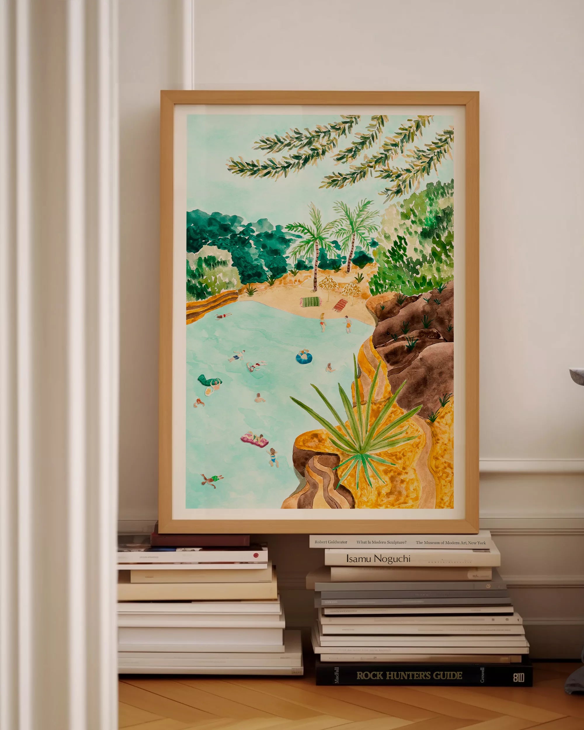 Póster mediterráneo Cala Mallorquina con playa, bañistas y luz cálida