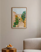 Póster mediterráneo Fornalutx Village en acuarela, escena luminosa de calle, con luces cálidas y atmósfera mediterránea