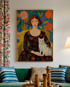 Obra artística de una mujer sentada junto a un gato blanco, rodeada de flores, de la colección Modern Classics.